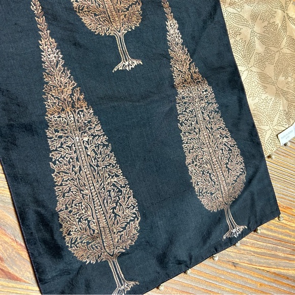 Silk Black, Gold and Tan Wrap - Picture 4 of 8